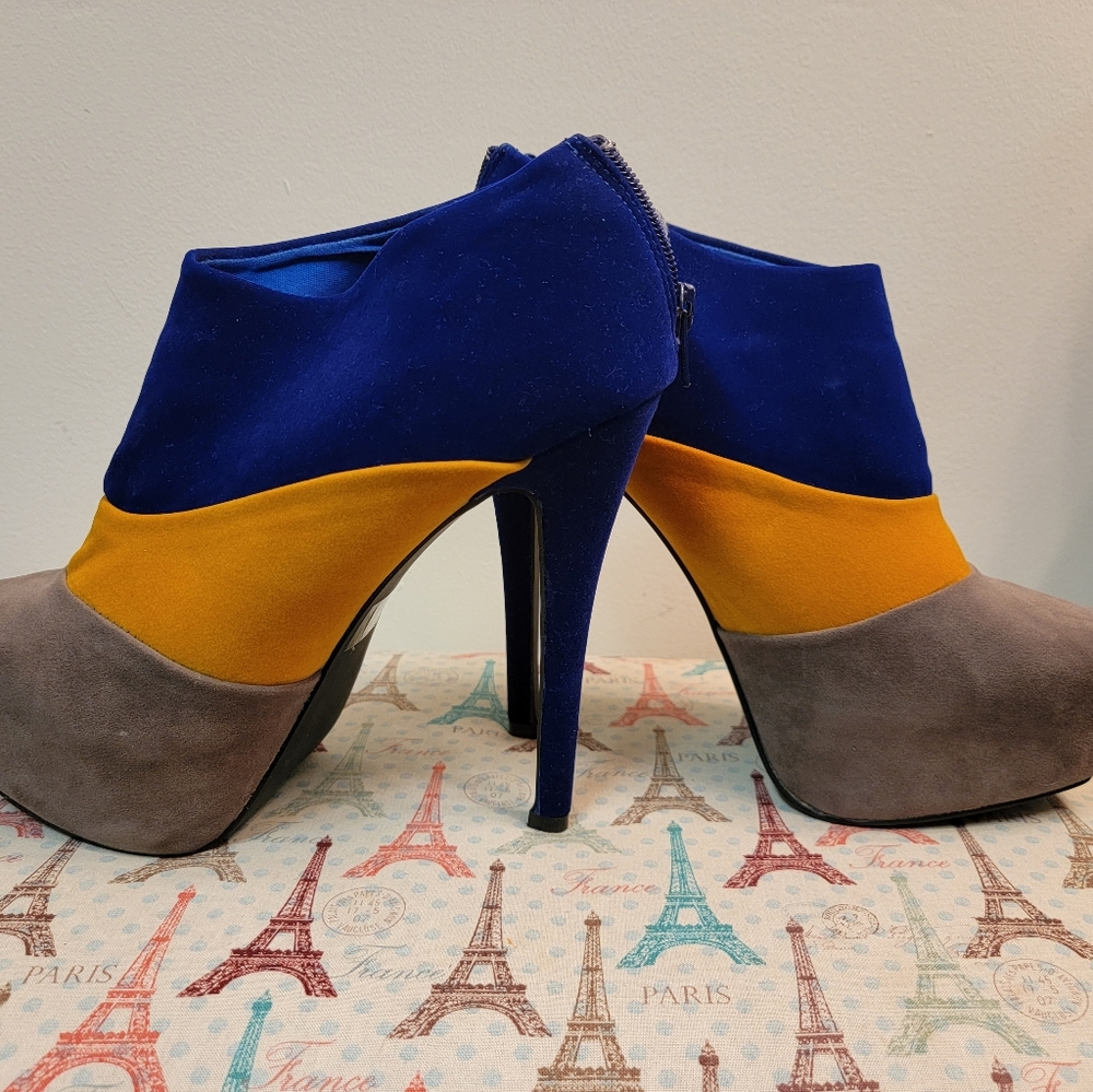 Suede multi colored Heeled booties